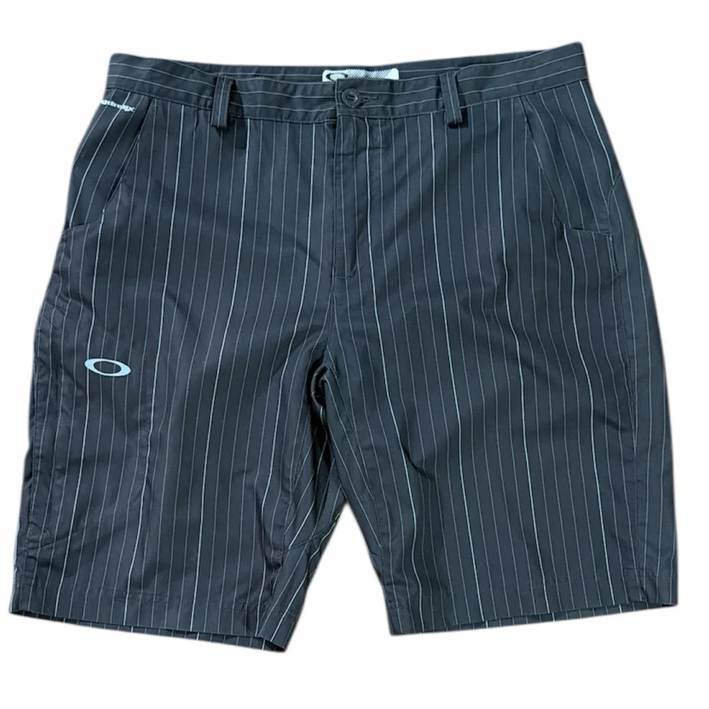 Oakley Hydrolix Men Sz 36 Grey White Stripes Zip Shorts - Picture 1 of 9